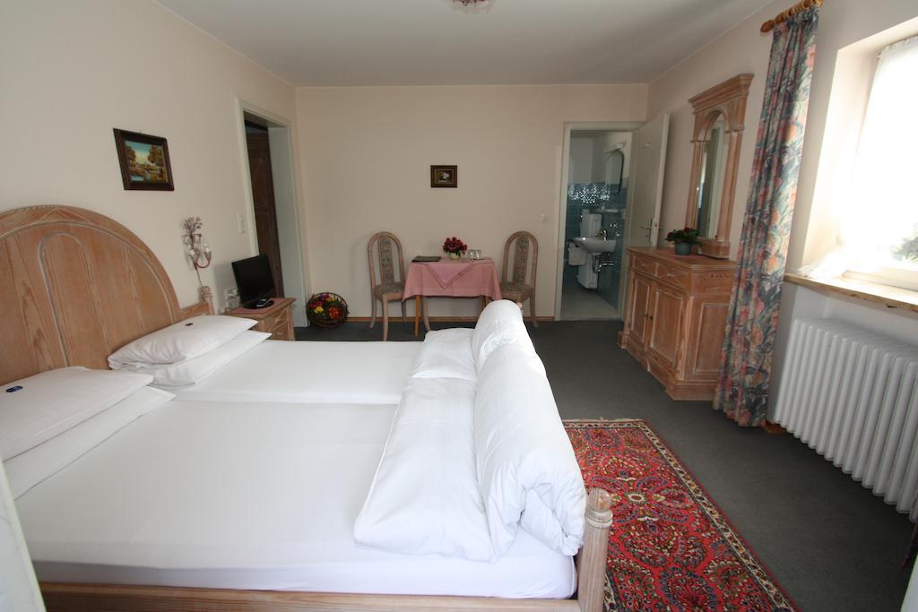 Haus Hollental Hotell Garmisch-Partenkirchen Rum bild