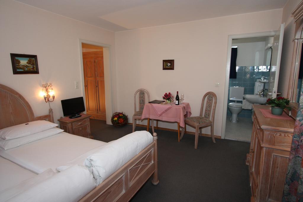Haus Hollental Hotell Garmisch-Partenkirchen Rum bild