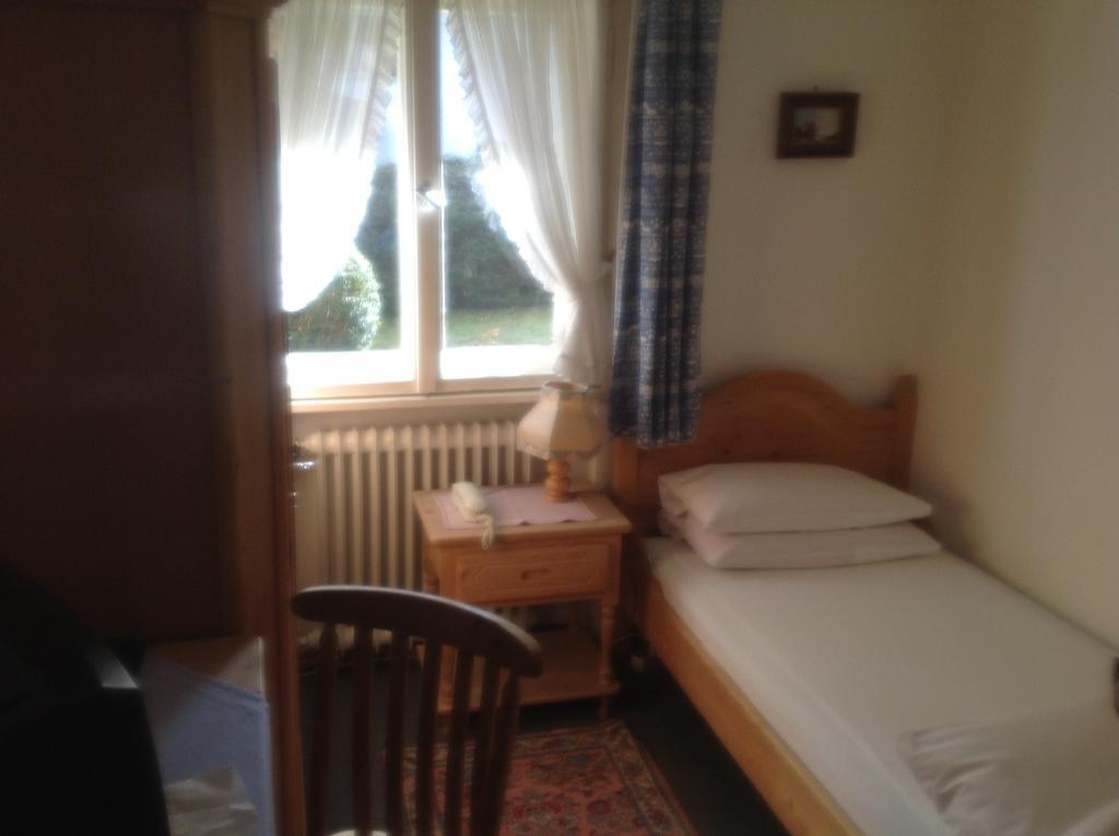 Haus Hollental Hotell Garmisch-Partenkirchen Rum bild